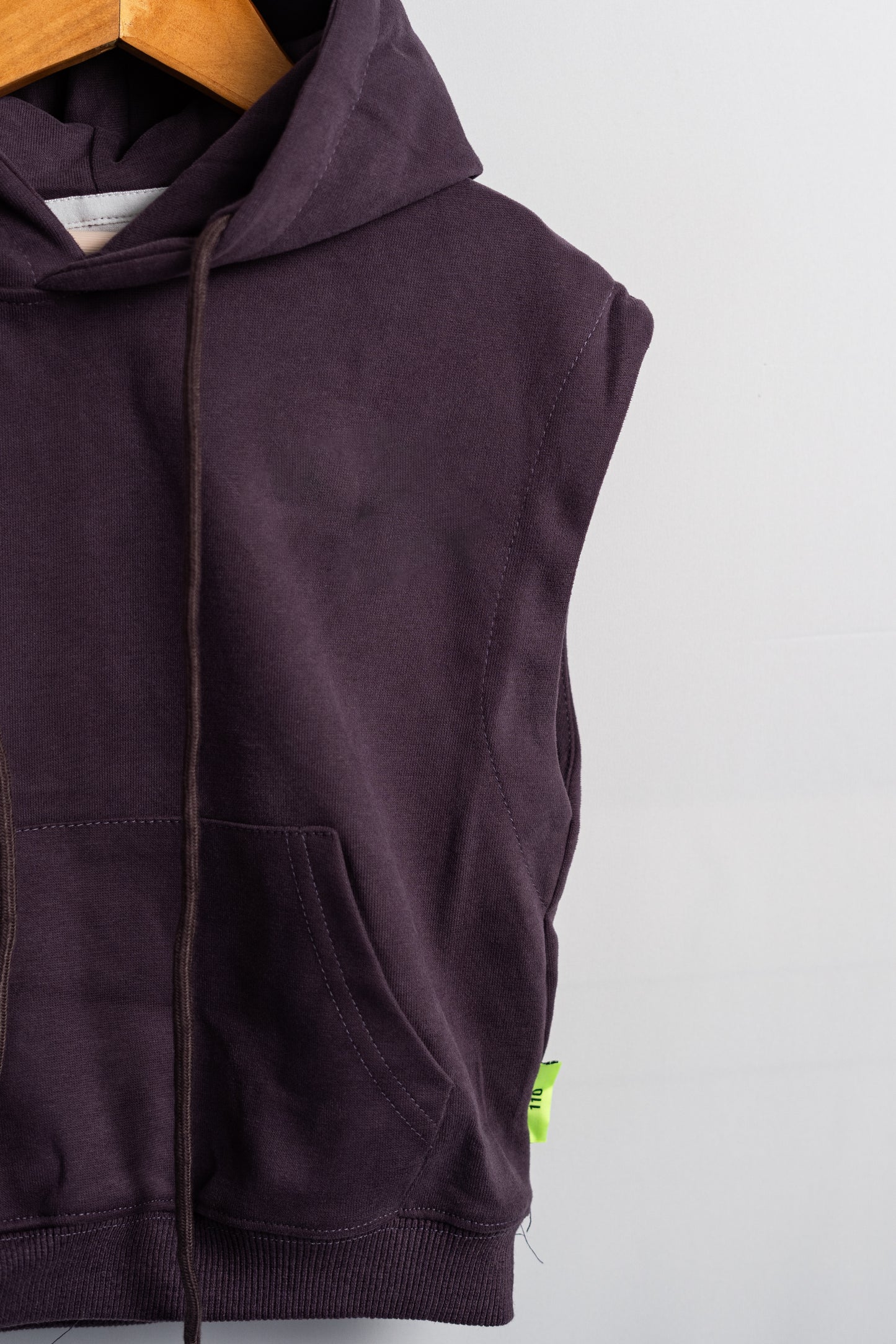 SLEEVELESS HOODIE