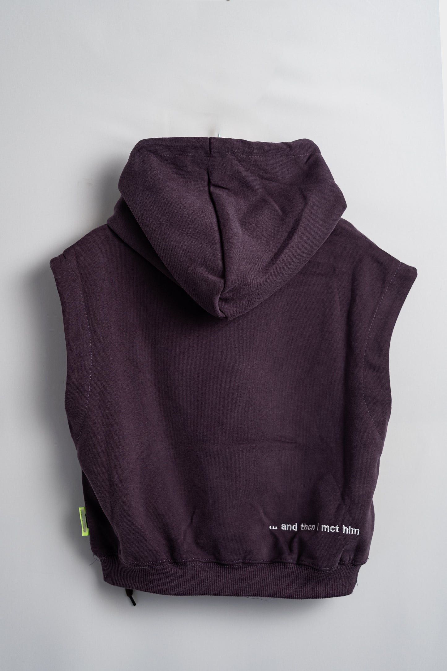 SLEEVELESS HOODIE